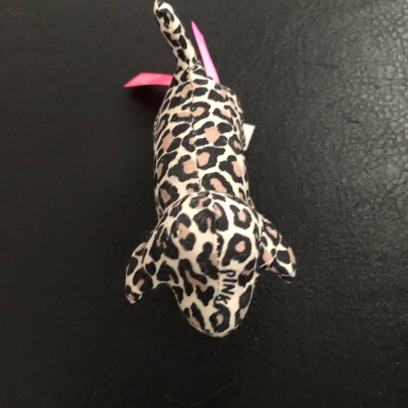 Pink VS Leopard 🐆 - Picture 2 of 4